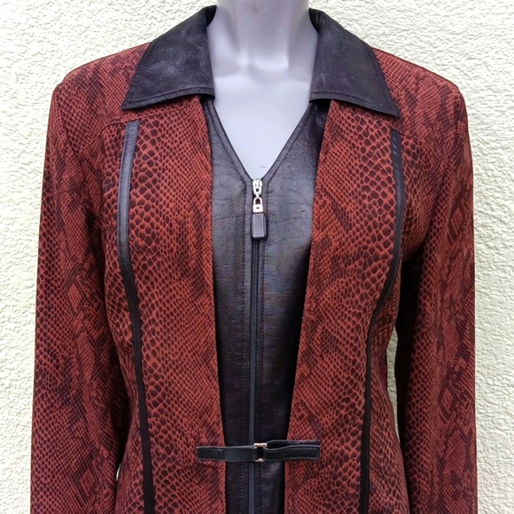 FAROUCHE (CANADA)1980s Vintage (1) PC Repilian Print Fabric W/Faux Leather Trim - Picture 8 of 17
